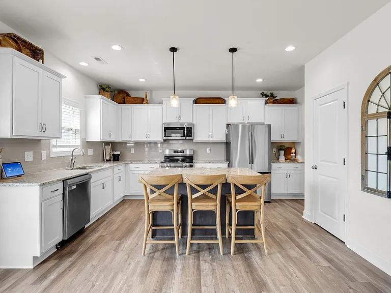 173 London Dr — Photo 12