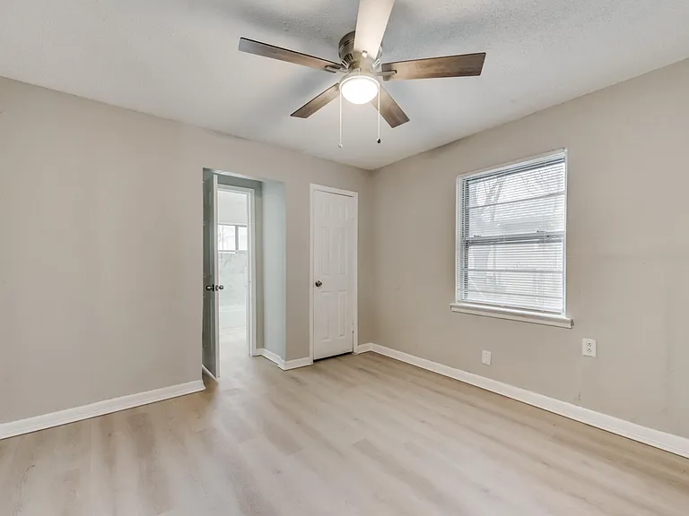 12118 Oberlin Dr — Photo 8