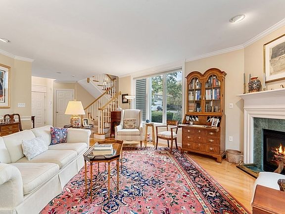 3rd image of 24 Highwood Ln