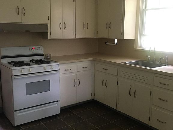 3rd image of 152 Prospect St Floor 1