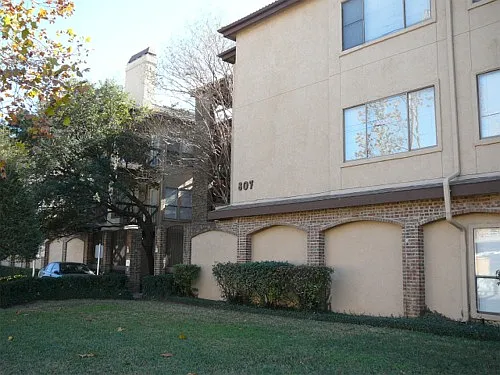 Building Photo - 807 W 25th St #312