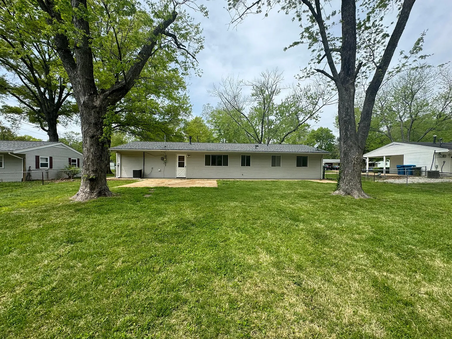 3 bed, 1356 sqft, $2,150 — Photo 2