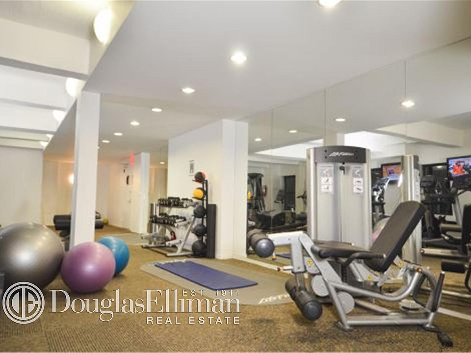 2nd image of 360 W 34th St APT 14V