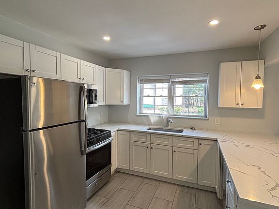 4th image of 529 Bloomfield Ave APT 5