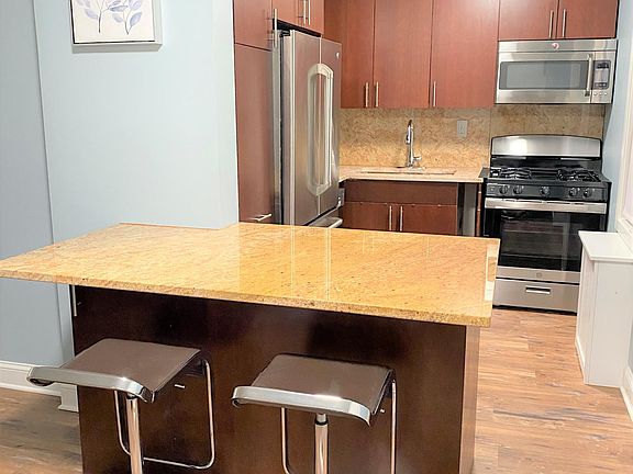 Large Kitchen with dinning area (stools are included) and stainless appliances