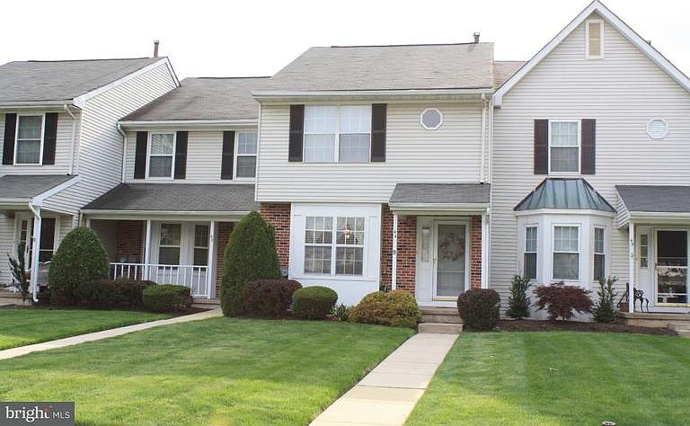 1st image of 44 Ardsley Ct