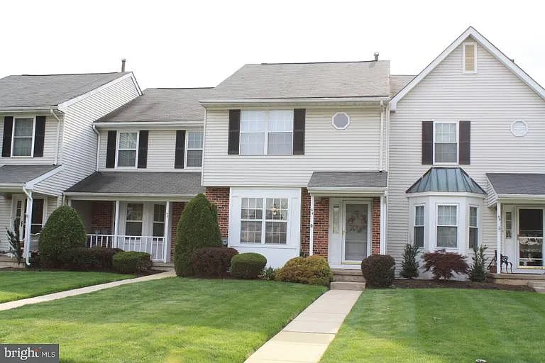 44 Ardsley Ct photo 1
