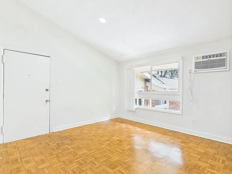 Forest Square Apartments — Photo 51