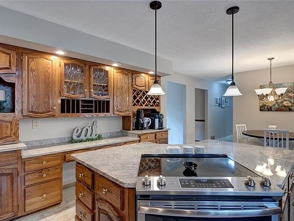 5th image of 11920 Quail Woods Dr