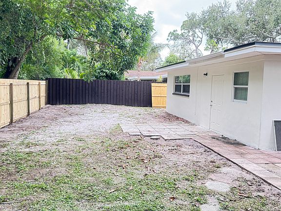 3rd image of 1160 Park View Ln