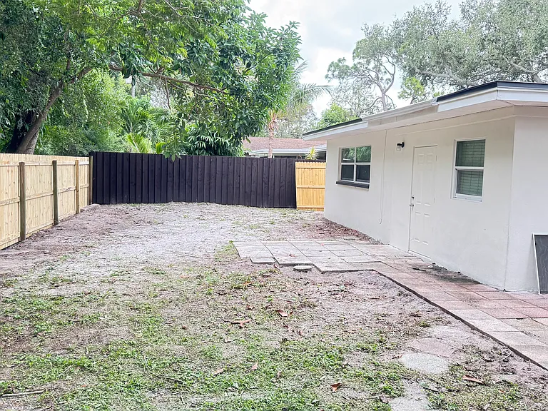 1160 Park View Ln — Photo 3