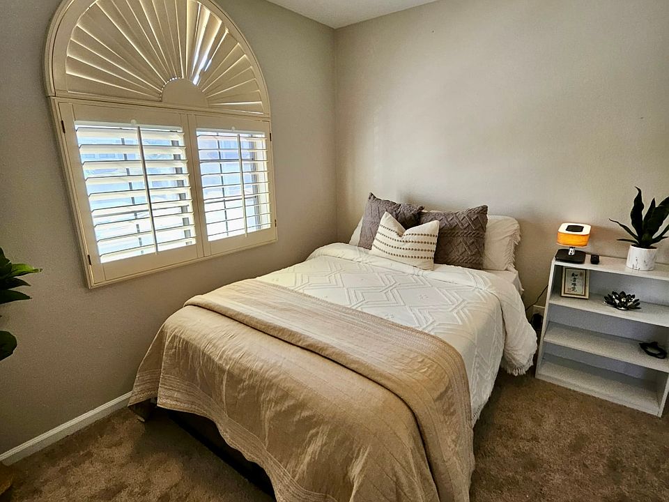 Photo of available Room with detached bathroom.