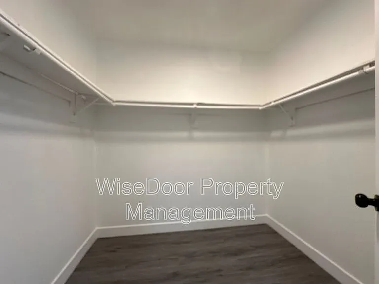 810 S Flower St #2 — Photo 9