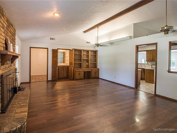 5th image of 2116 Southmoor Dr