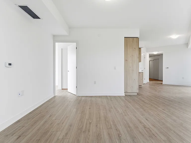 7439 Kingston Rd — Photo 50