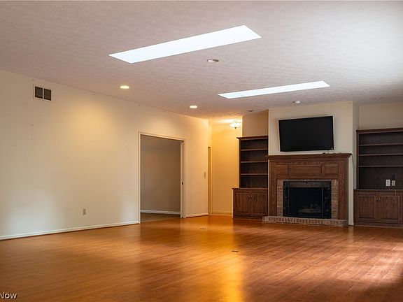 3rd image of 1611 Wildwood Dr