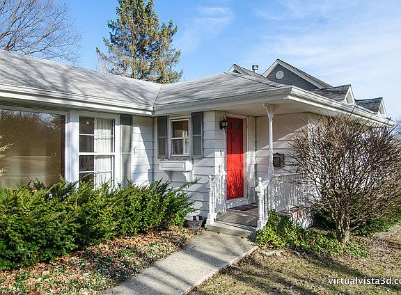 2nd image of 295 Abbotsford Ct