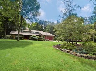 38475 River Ridge Ct, Grafton, OH 44044