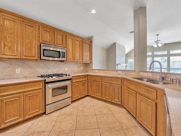871 Falling Springs Ln — Photo 10