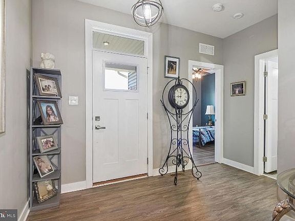 4th image of 30 Oak Ln