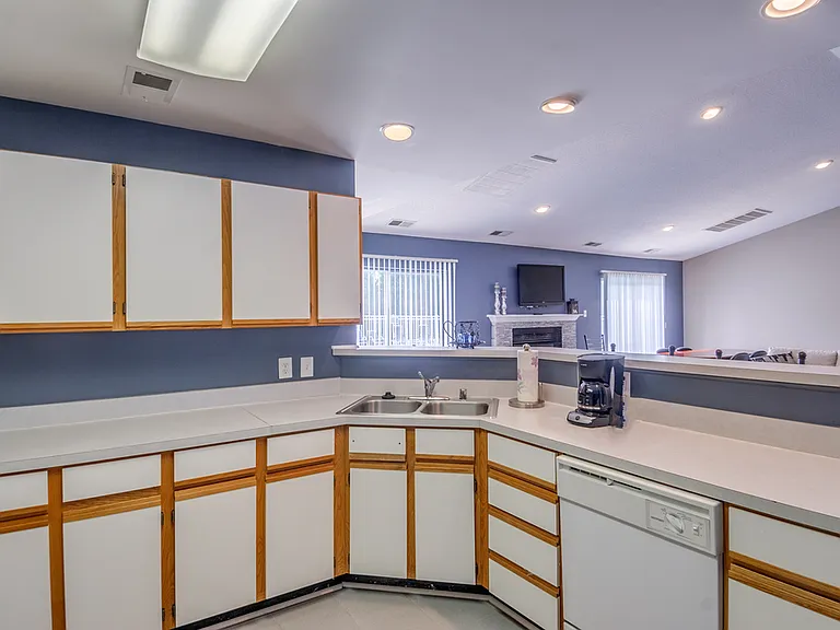 Crestview Apartments — Photo 11