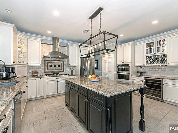 4th image of 5 Crestview Ln