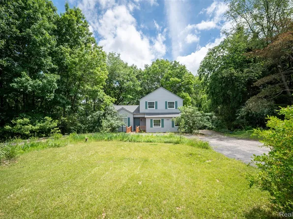 4277 Tux Ln, Milford, MI 48380