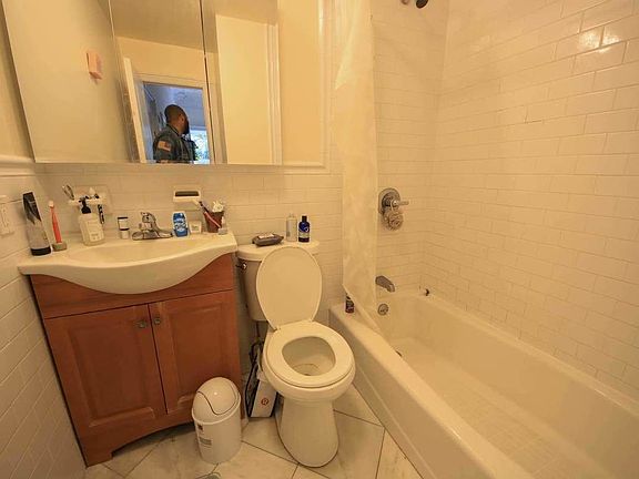 5th image of 31 W 75th St APT 1A