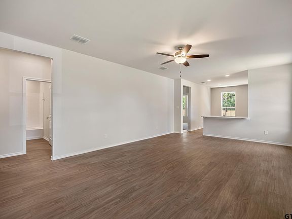 5th image of 610 Park Central