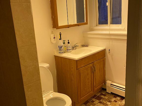 4th image of 33 E Vincent St