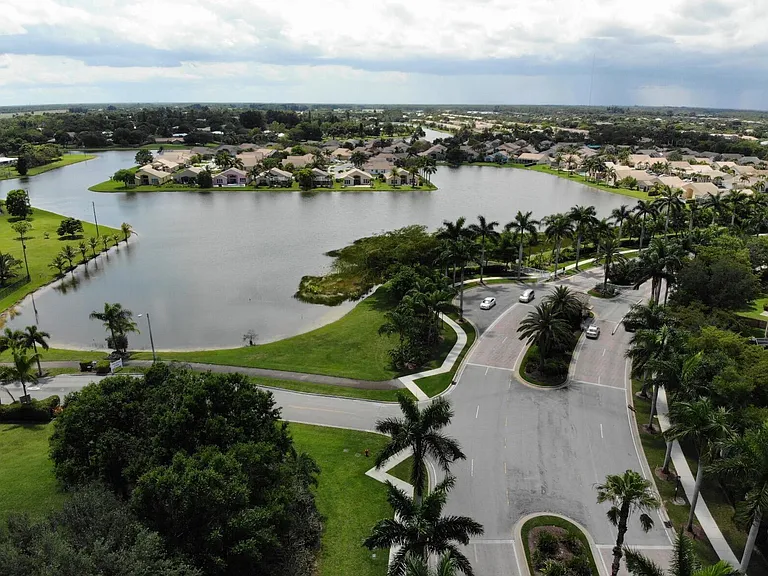 8080 Briantea Dr #8080 — Photo 4