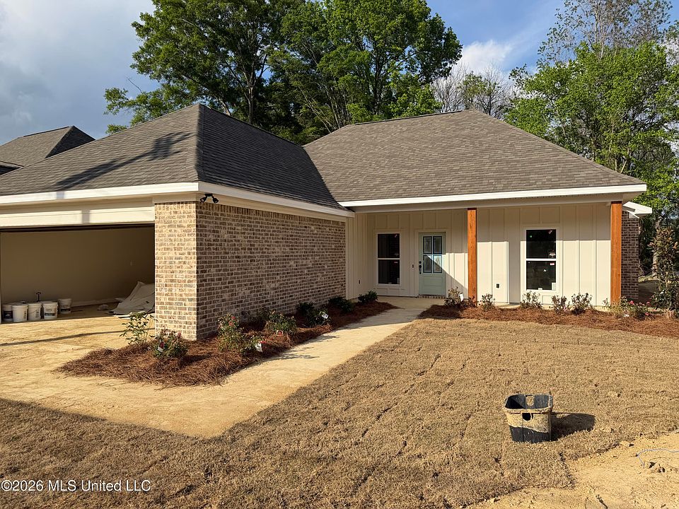 2nd image of 194 Lake Harbor Rd