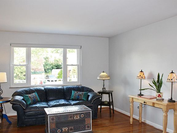 3rd image of 1014 Jonquil Ln
