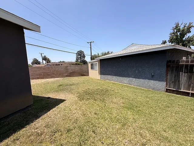 312 W Edna Pl — Photo 4