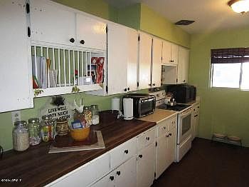 4th image of 1046 W Harvest St