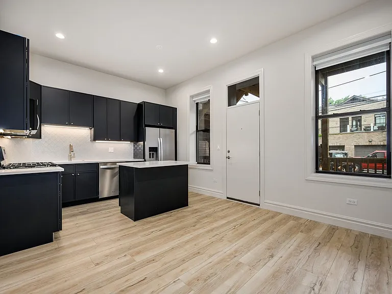 1710 W Belmont Ave #102 — Photo 3