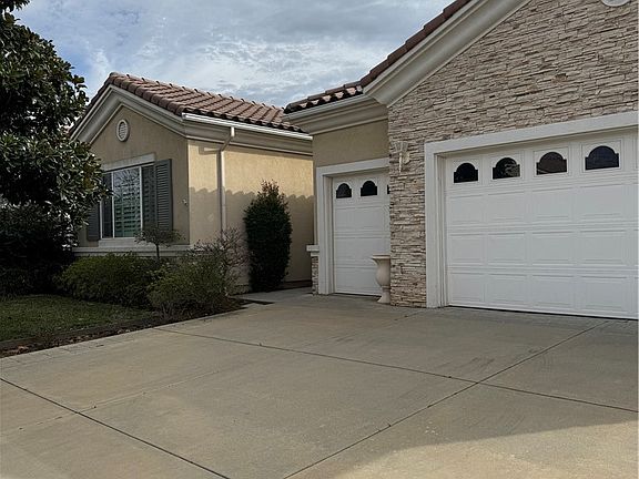 3rd image of 979 Ironwood Rd