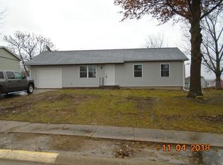 1007 Cardinal Dr, Maquoketa, IA 52060