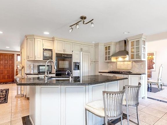 3rd image of 2989 Lee Pl