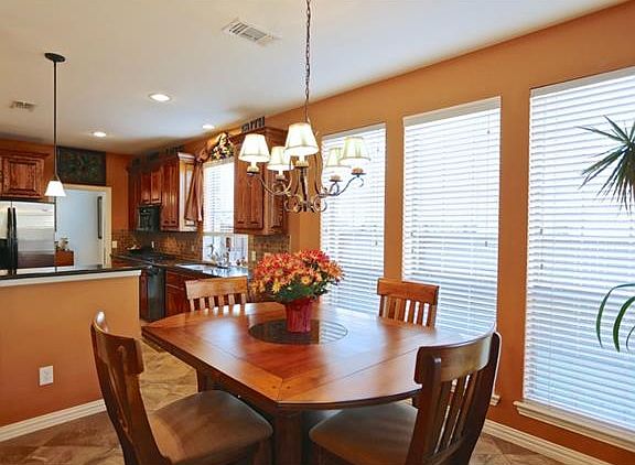 5th image of 931 Club Oak Ct