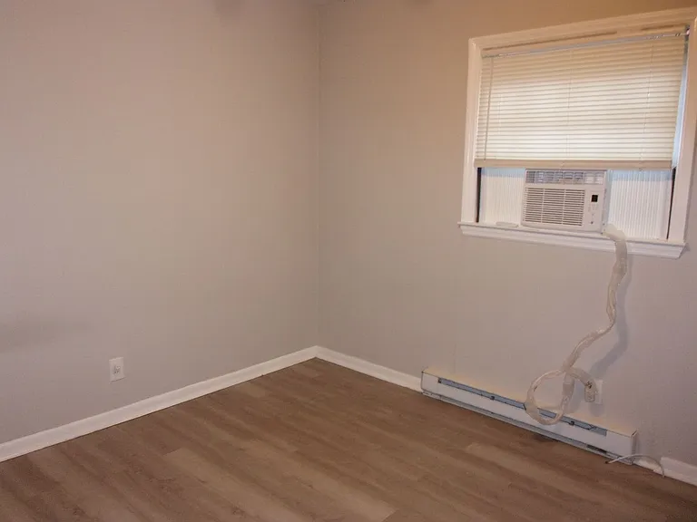 1045 W Meadow Dr — Photo 7