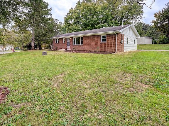 3rd image of 1 Pendelton Cir