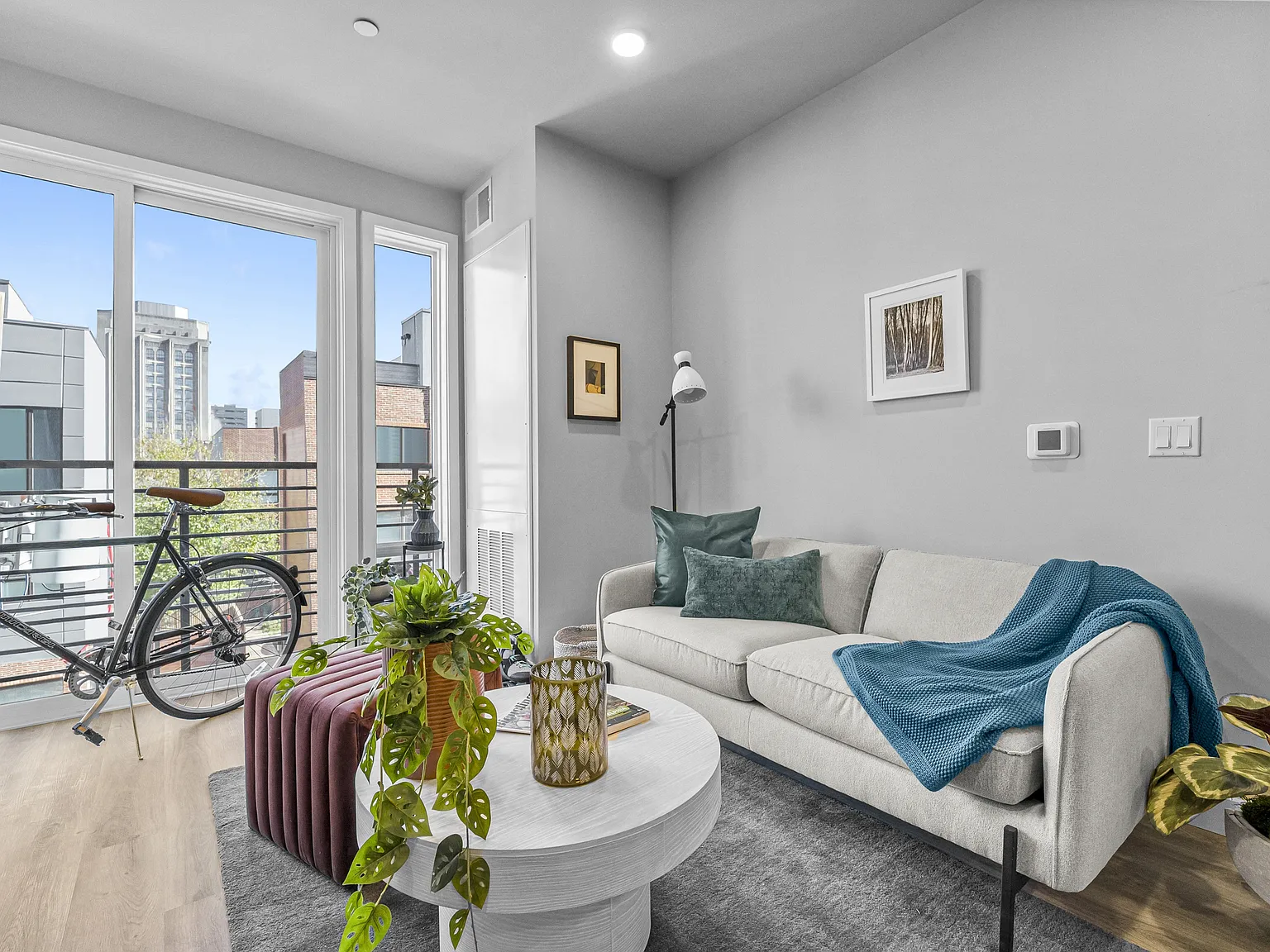 Edgewater Apartments — Photo 4