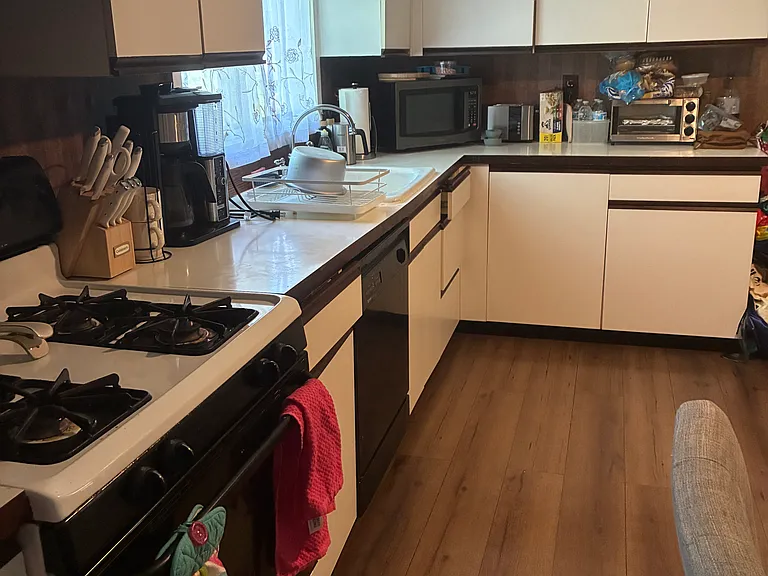 Eat-In Kitchen