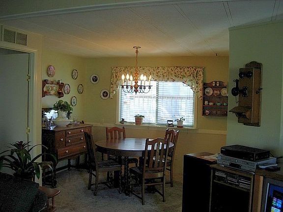Dining room.