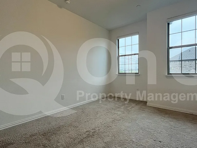 7529 Regal Ln — Photo 17