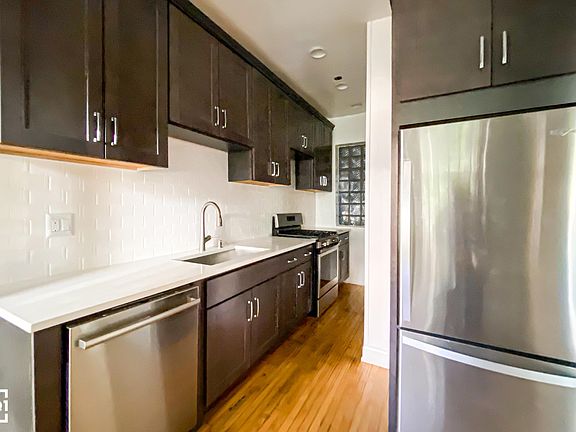 2nd image of 652 W Buckingham Pl APT 1W