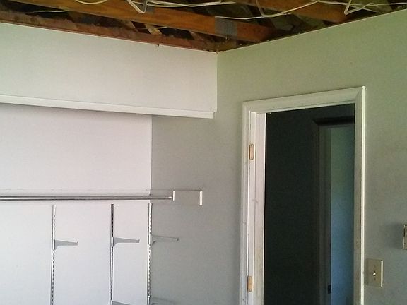 5th image of 1370 Finch Ln