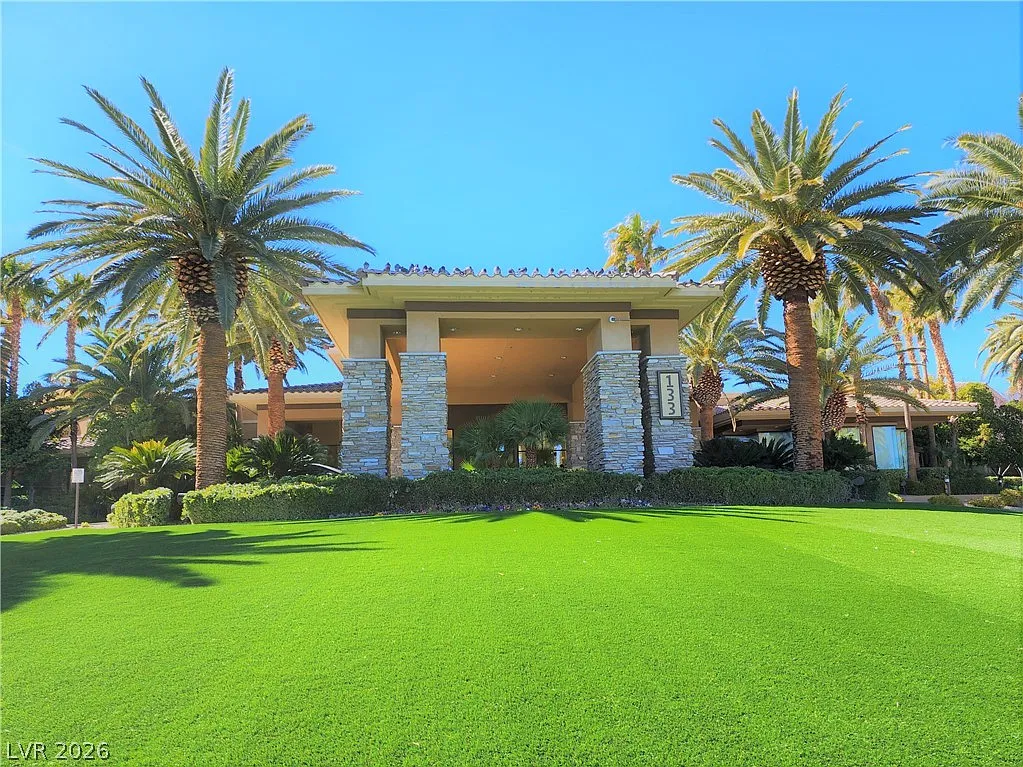 4 bed, 2.5 bath, 2668 sqft, $2,380 — Photo 3