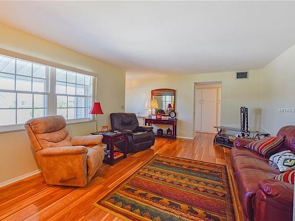 5th image of 630 Oakmont Ave